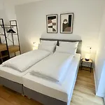 Star Living Near Frankfurt Apartament
