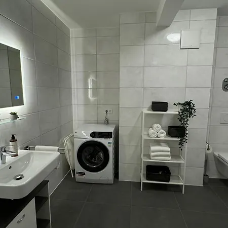 Star Living Near Frankfurt 美茵河畔哈瑙